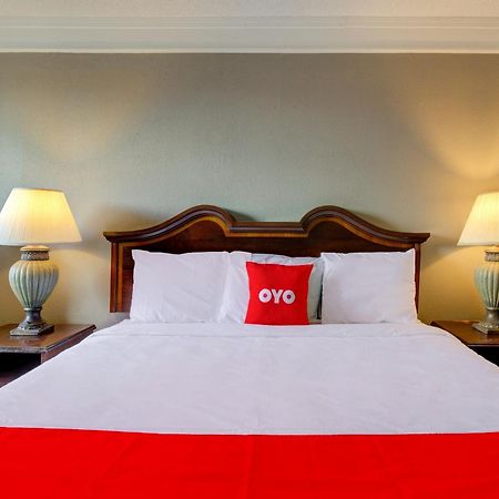 Oyo Hotel Douglas Ga Us-441 Eksteriør billede