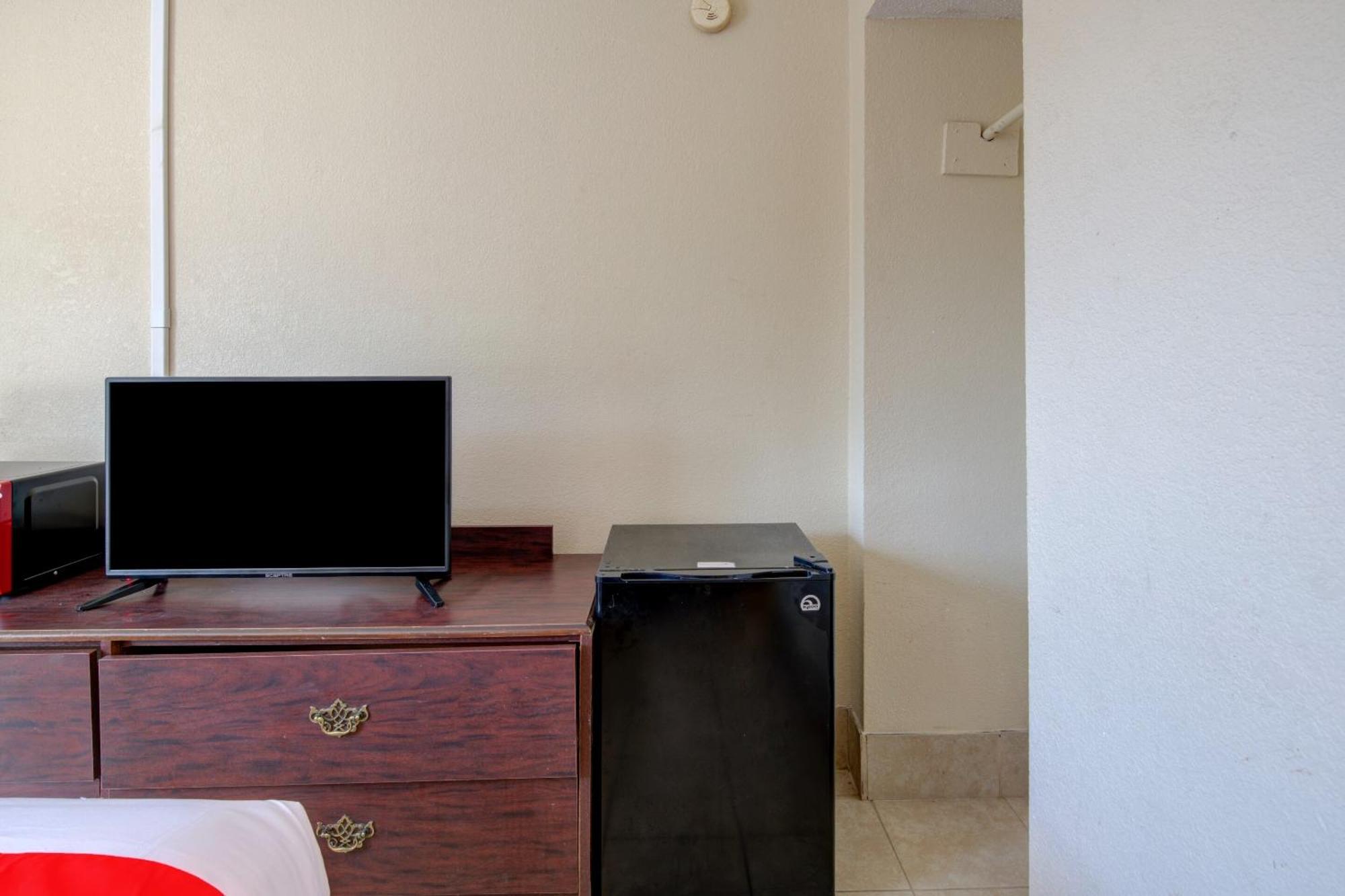 Oyo Hotel Douglas Ga Us-441 Eksteriør billede